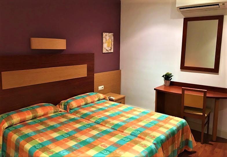 Hotel La Fonda Dels Pirineus マサネット・デ・カブリニス エクステリア 写真