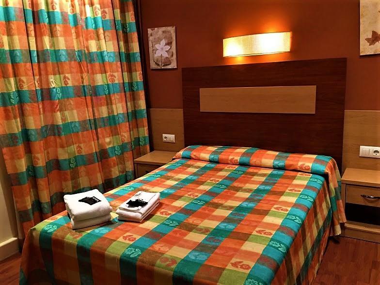 Hotel La Fonda Dels Pirineus マサネット・デ・カブリニス エクステリア 写真