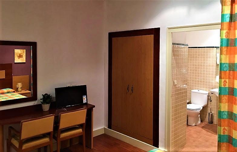Hotel La Fonda Dels Pirineus マサネット・デ・カブリニス エクステリア 写真